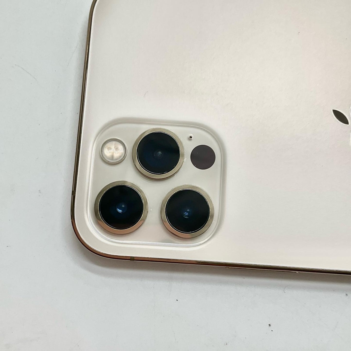 【全額返金保証】【最速発送】Apple iPhone iPhone 12 Pro 256GB ゴールド Softbank SIMフリー 白ロム 動作確認済 74%