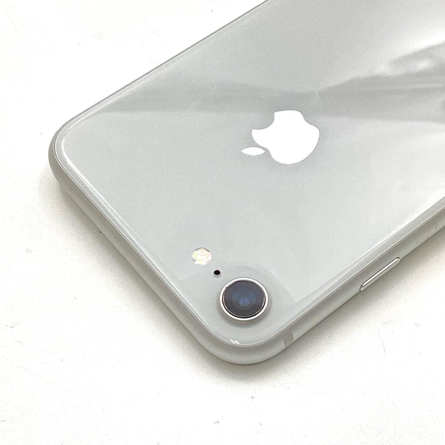 【全額返金保証】【最速発送】Apple iPhone iPhone 8 64GB シルバー au SIMフリー 白ロム 動作確認済 73%