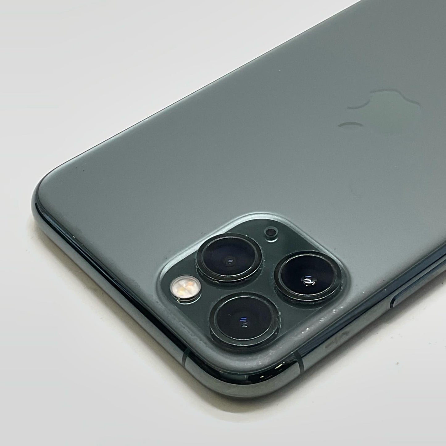 【全額返金保証】【最速発送】Apple iPhone iPhone 11 Pro 256GB ミッドナイトグリーン docomo 白ロム 動作確認済 69%