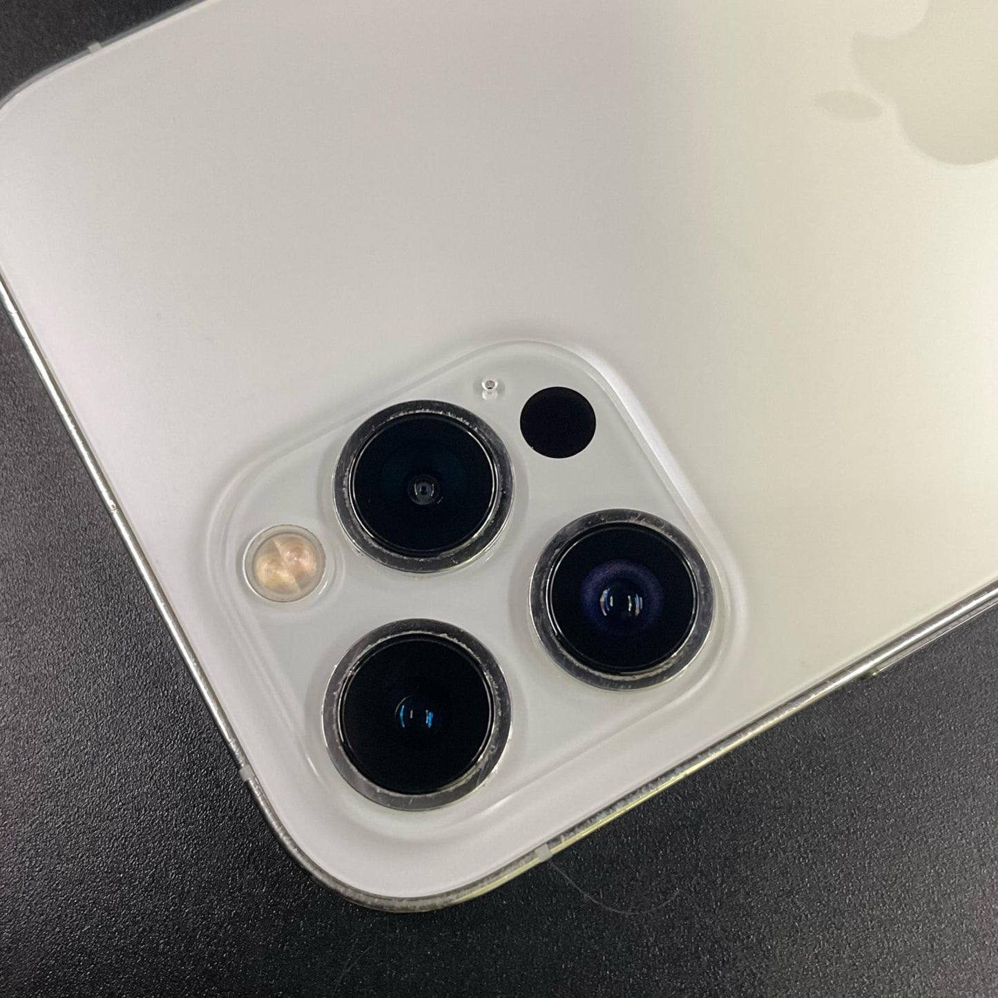【全額返金保証】【最速発送】Apple iPhone iPhone 12 Pro Max 128GB シルバー au SIMフリー 白ロム 動作確認済 77%