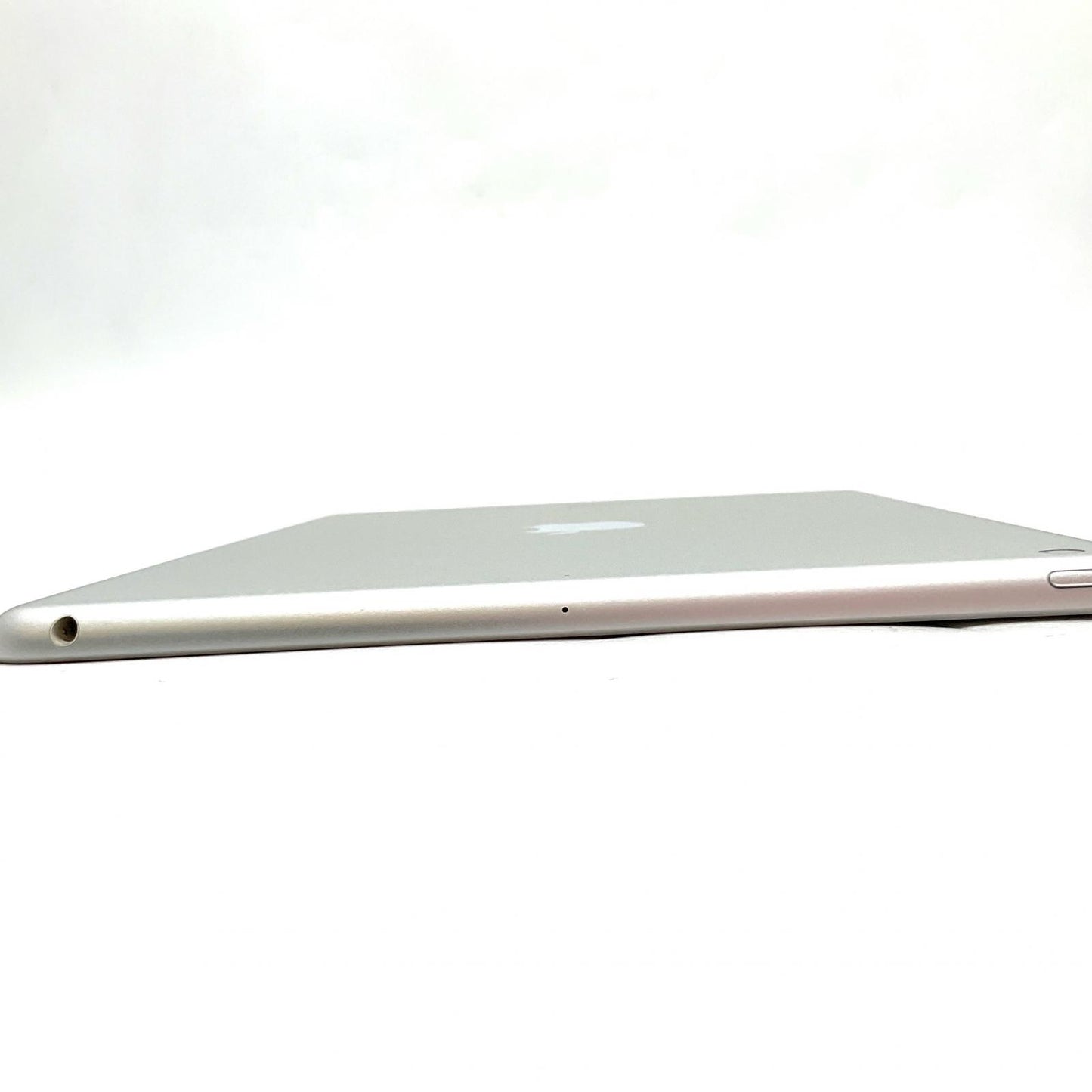 【全額返金保証】【最速発送】Apple iPad iPad 9.7インチ 第6世代 32GB シルバー Wi-Fi 美品 動作確認済