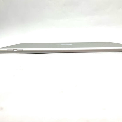 【全額返金保証】【最速発送】Apple iPad iPad 9.7インチ 第6世代 32GB シルバー Wi-Fi 美品 動作確認済