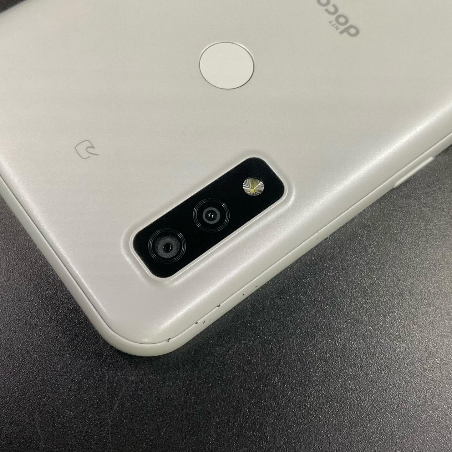 【全額返金保証】【最速発送】富士通 arrows We 64GB ホワイト docomo SIMフリー F-51B 白ロム 動作確認済