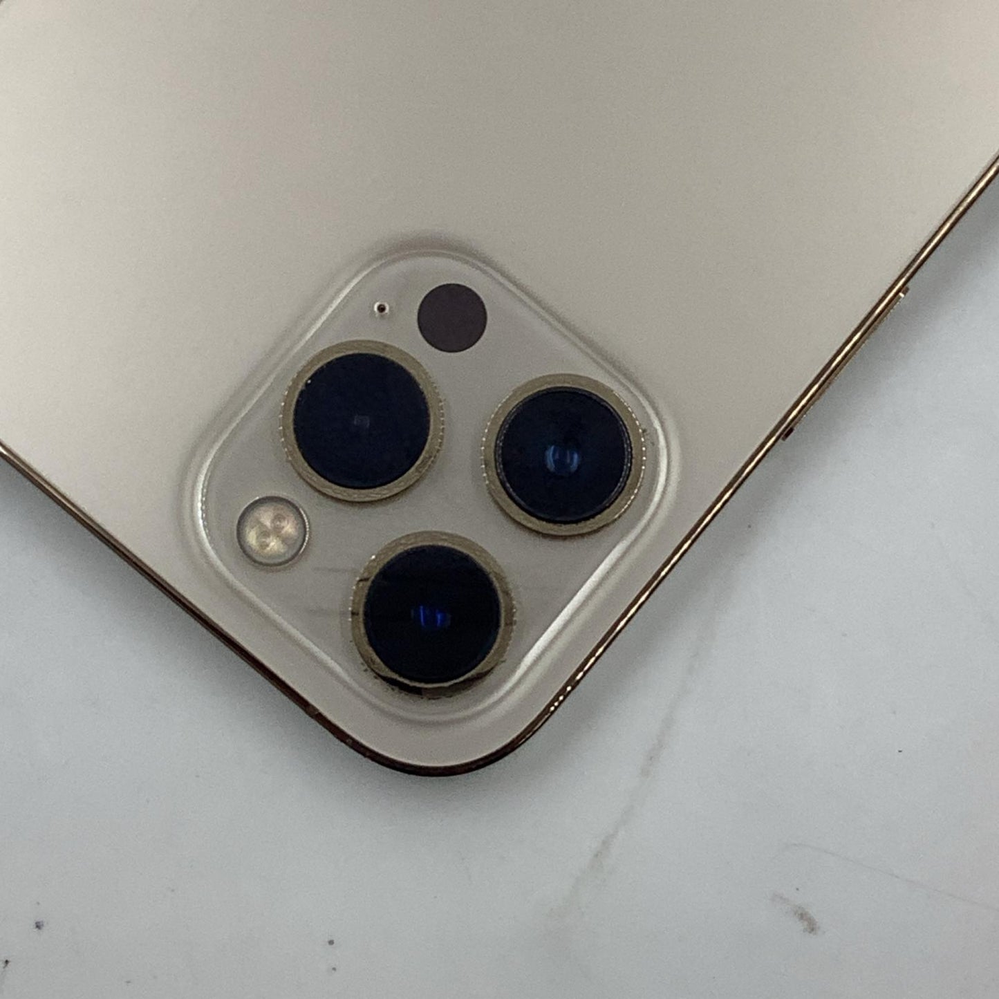 【全額返金保証】【最速発送】Apple iPhone iPhone 12 Pro Max 256GB ゴールド docomo 白ロム 動作確認済 79%