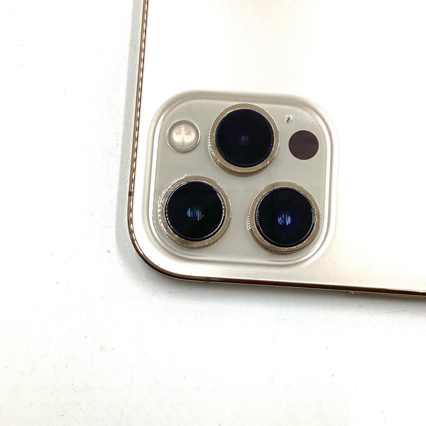 【全額返金保証】【最速発送】Apple iPhone iPhone 12 Pro Max 256GB ゴールド au 白ロム 動作確認済 79%
