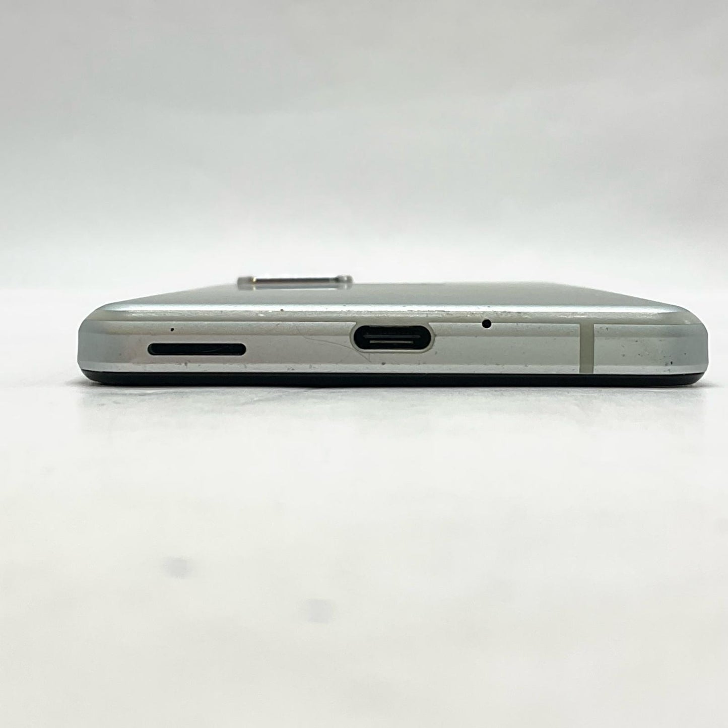 【全額返金保証】【最速発送】SHARP AQUOS sense5G 64GB オリーブシルバー au SHG03 白ロム 動作確認済