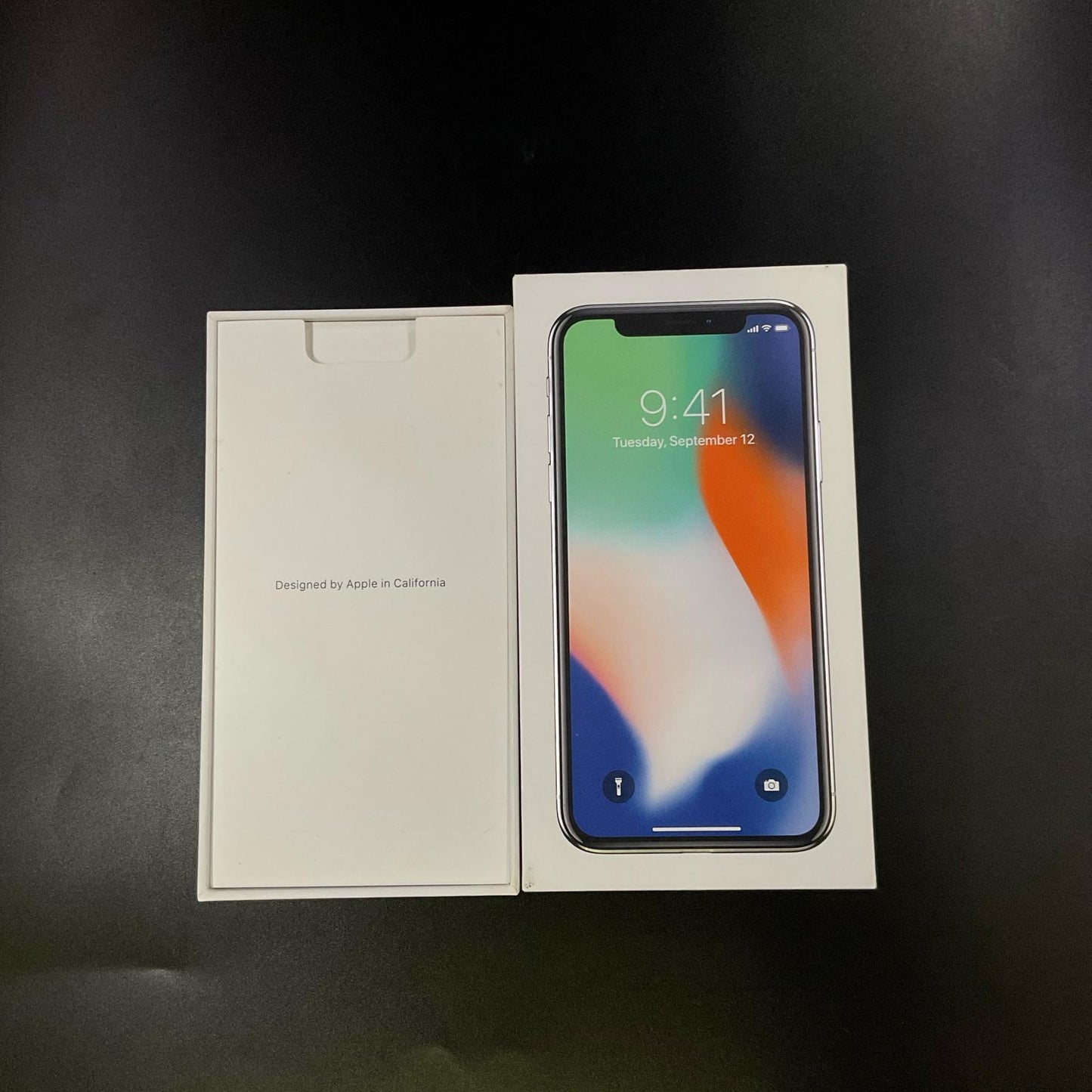 【最速発送】Apple iPhone iPhone X 256GB シルバー docomo 白ロム【難有】 77%