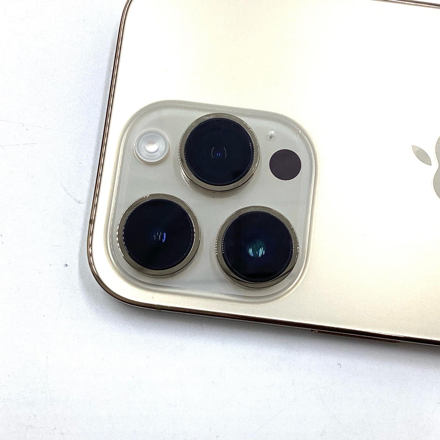 【全額返金保証】【最速発送】Apple iPhone iPhone 14 Pro 256GB ゴールド docomo 白ロム 動作確認済 82%