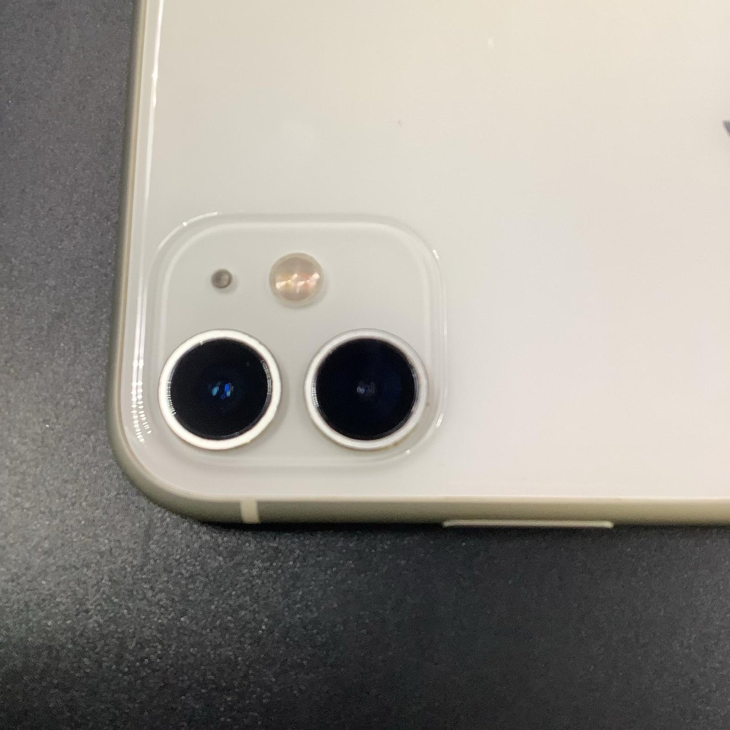 【最速発送】Apple iPhone iPhone 11 128GB ホワイト Softbank 白ロム【難有】 71%