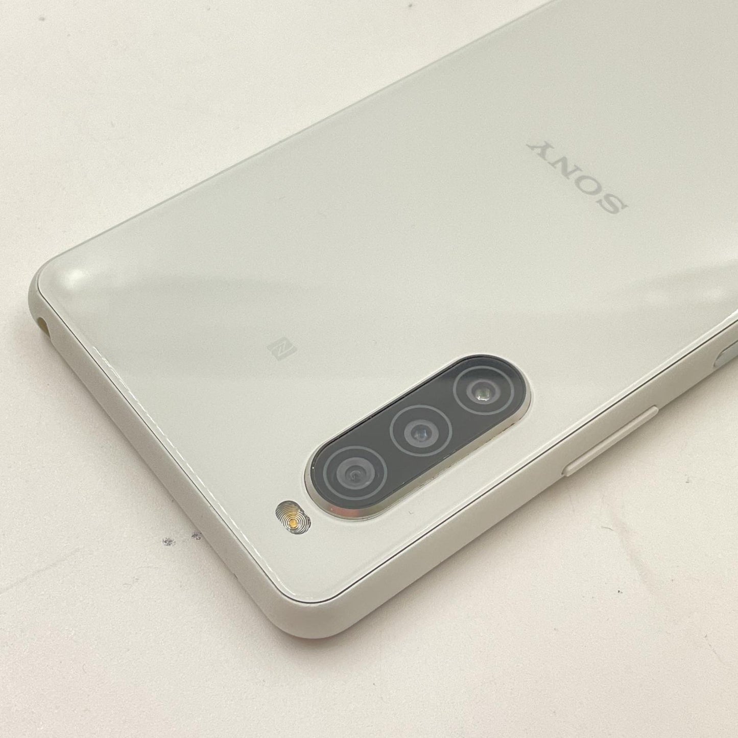 【全額返金保証】【最速発送】Sony Xperia 10II 64GB White SIMフリー XQ-AU42 美品 動作確認済
