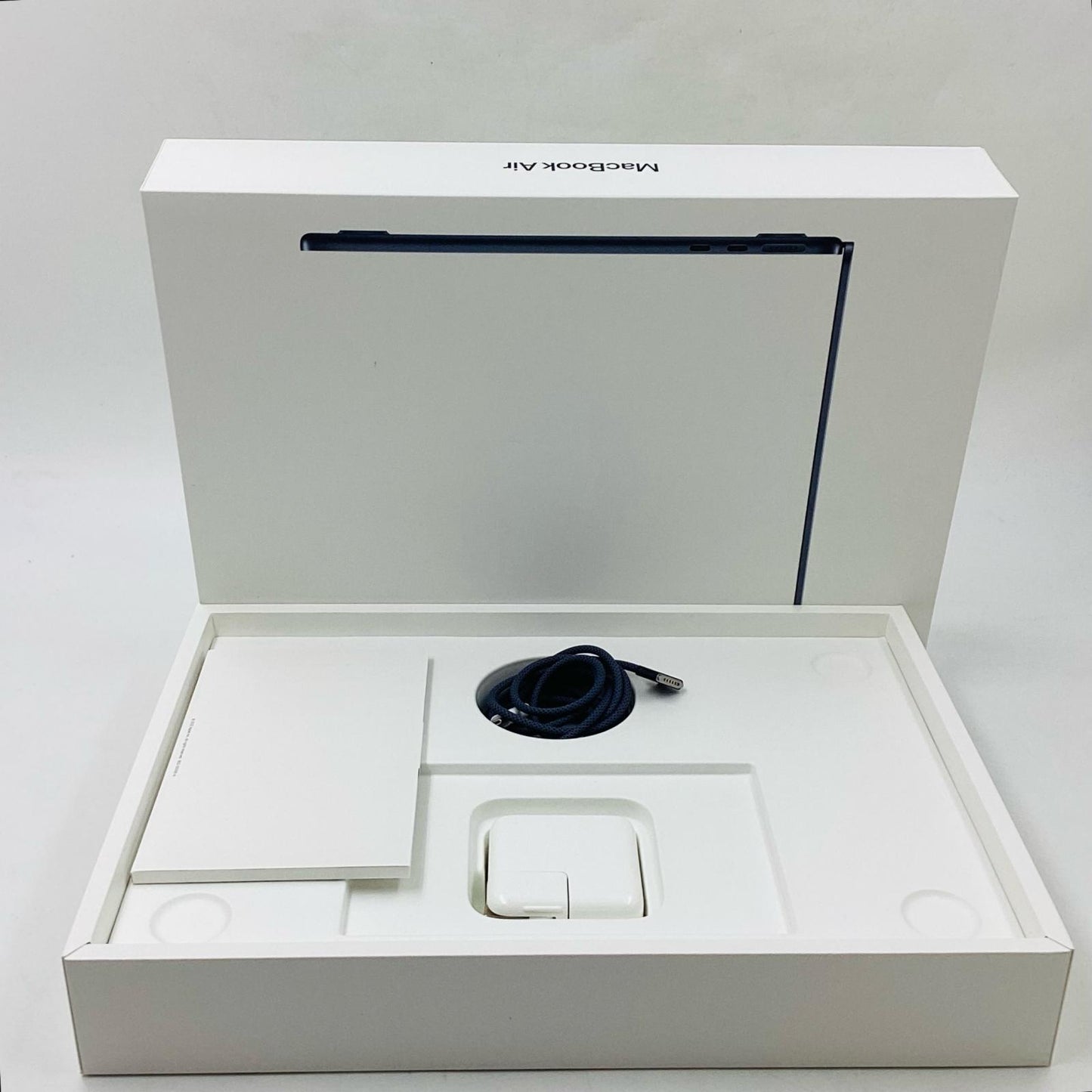 【全額返金保証】【最速発送】Apple MacBook Air 13.6インチ 2022 Apple M2 8GB 256GB ミッドナイト 100% 美品 動作確認済