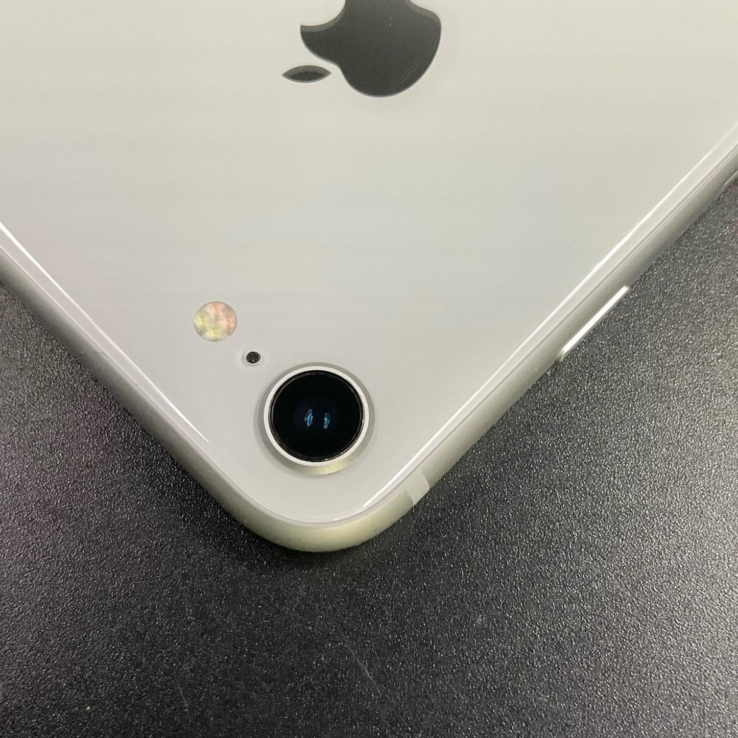 【全額返金保証】【最速発送】Apple iPhone iPhone 8 64GB シルバー docomo 白ロム 美品 動作確認済 90%