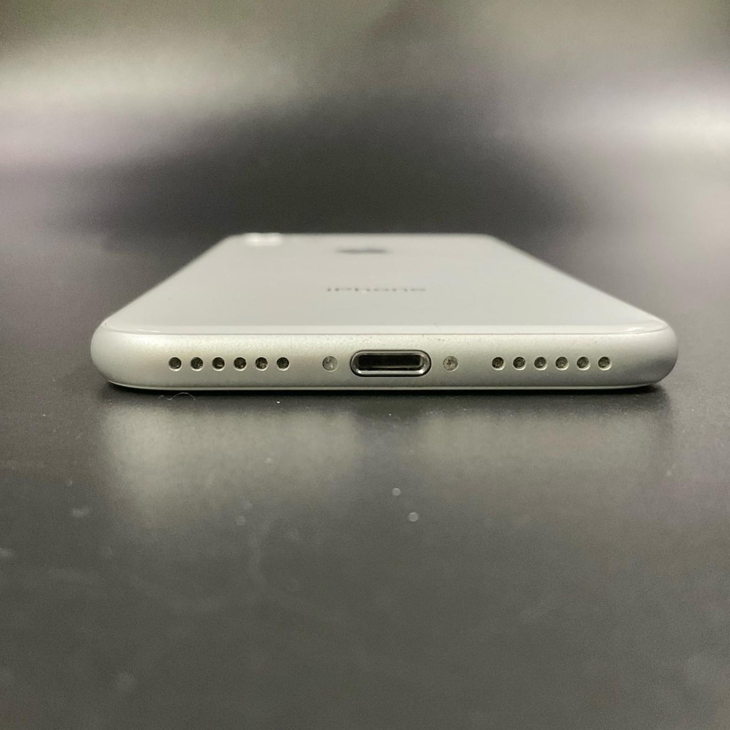 【全額返金保証】【最速発送】Apple iPhone iPhone 8 64GB シルバー docomo 白ロム 美品 動作確認済 90%