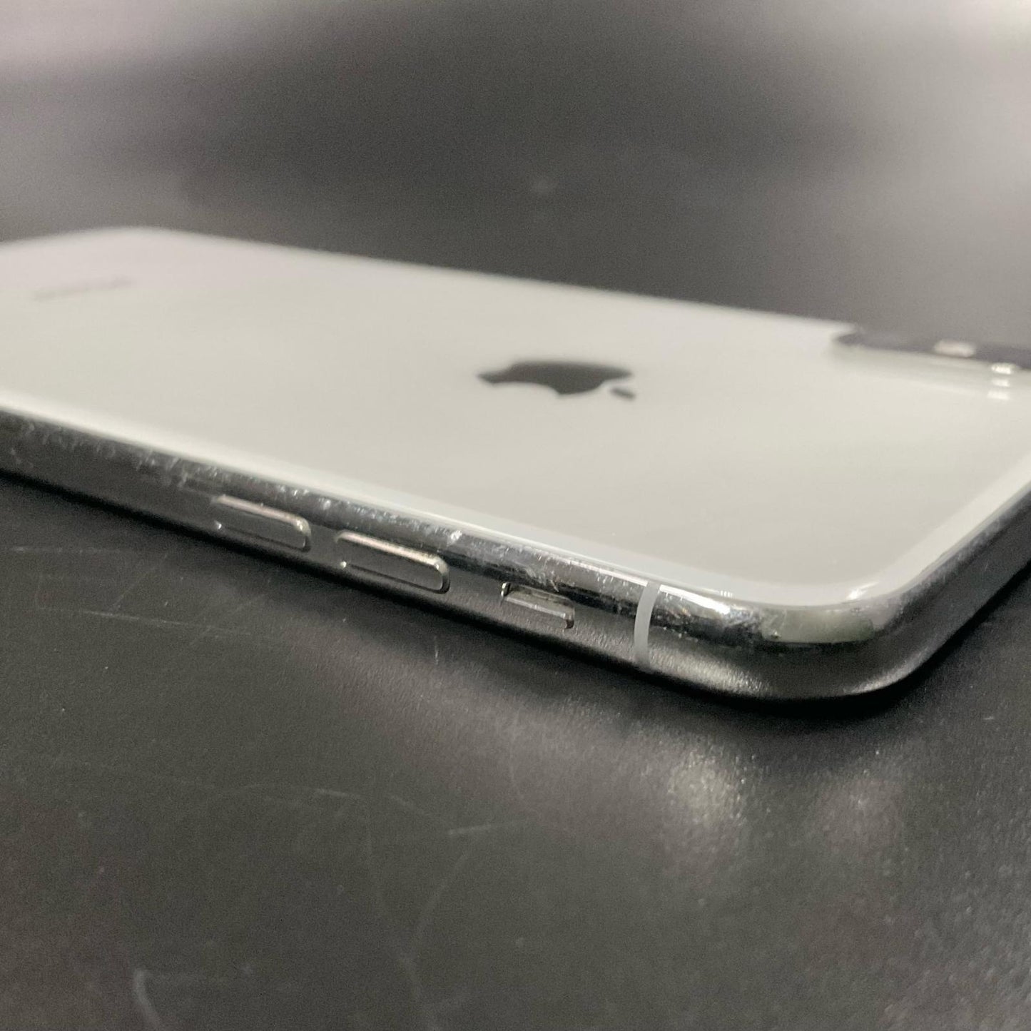 【最速発送】Apple iPhone iPhone XS Max 64GB シルバー docomo 白ロム【難有】 74%