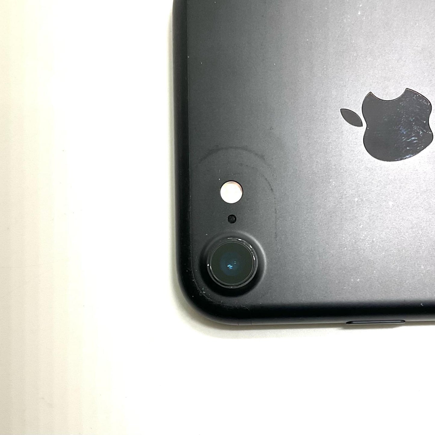【全額返金保証】【最速発送】Apple iPhone iPhone 7 128GB ブラック au 白ロム 動作確認済 79%