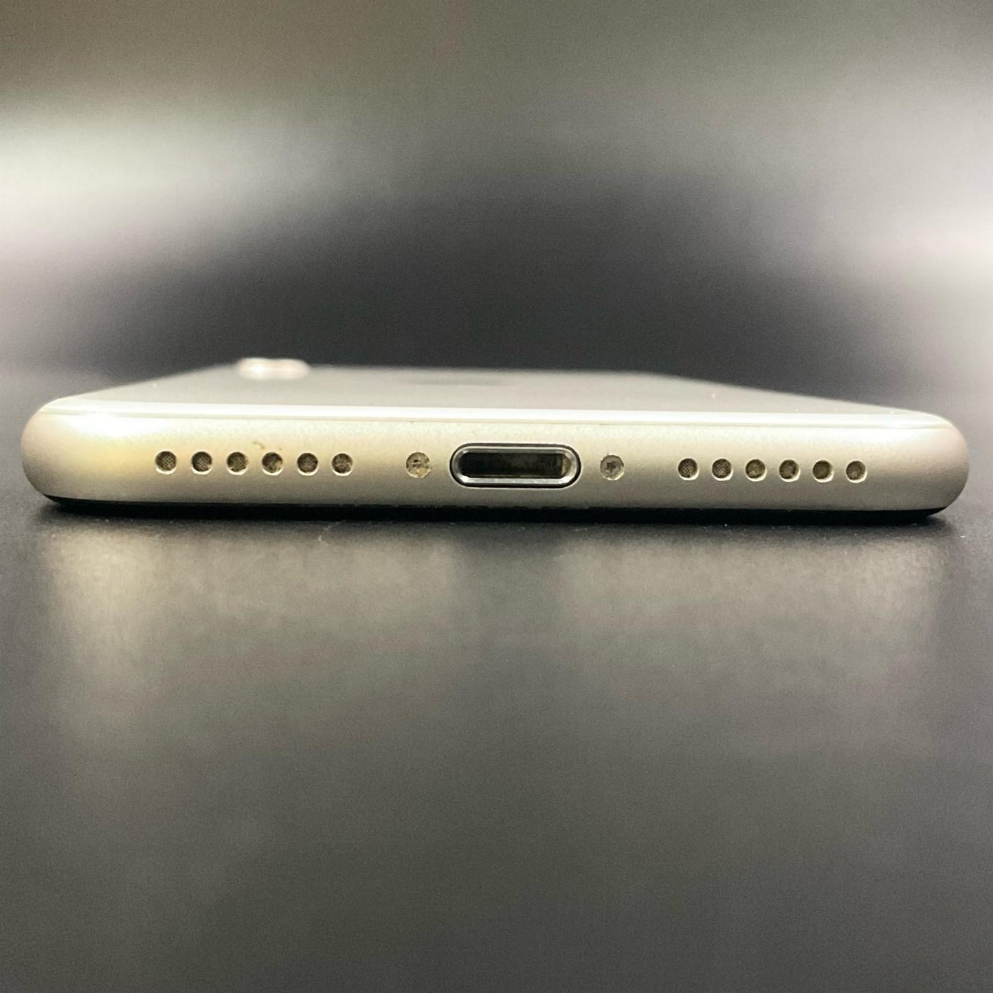 【全額返金保証】【最速発送】Apple iPhone iPhone SE（第3世代） 128GB スターライト au SIMフリー 動作確認済 76%
