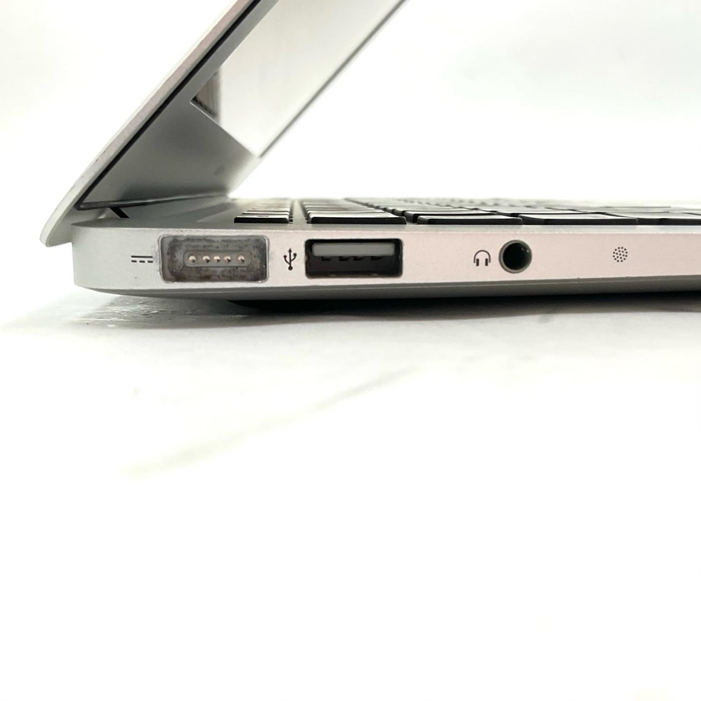 【最速発送】Apple MacBook Air 13.3インチ 2011 1.7GHz Intel Core i5 4GB 128GB シルバー 62.1%【難有】