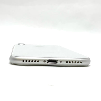【全額返金保証】【最速発送】Apple iPhone iPhone 8 64GB シルバー docomo SIMフリー 白ロム 動作確認済 92%