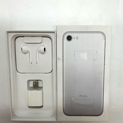 【全額返金保証】【最速発送】Apple iPhone iPhone 8 64GB シルバー docomo SIMフリー 白ロム 動作確認済 92%
