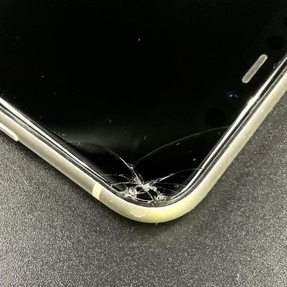 【最速発送】Apple iPhone iPhone 11 128GB ホワイト au 白ロム【難有】 77%