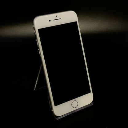 【全額返金保証】【最速発送】Apple iPhone iPhone 8 64GB シルバー au 白ロム 動作確認済 81%