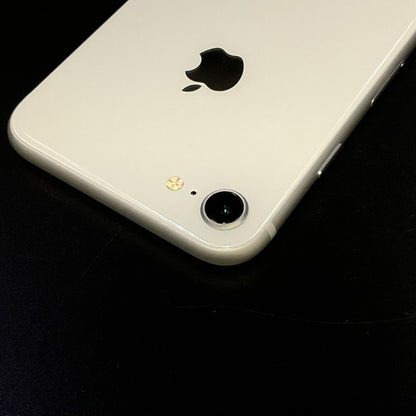 【全額返金保証】【最速発送】Apple iPhone iPhone 8 64GB シルバー au 白ロム 動作確認済 81%