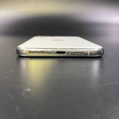 【全額返金保証】【最速発送】Apple iPhone iPhone 11 Pro 256GB シルバー au 白ロム 動作確認済 88%