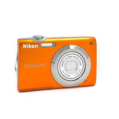 【全額返金保証】【最速発送】Nikon コンパクトデジタルカメラ COOLPIX S3000 ファインオレンジ 美品 動作確認済