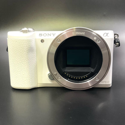 【全額返金保証】【最速発送】Sony デジタル一眼 α5100 ILCE-5100 ボディ ホワイト ホワイト 美品 動作確認済
