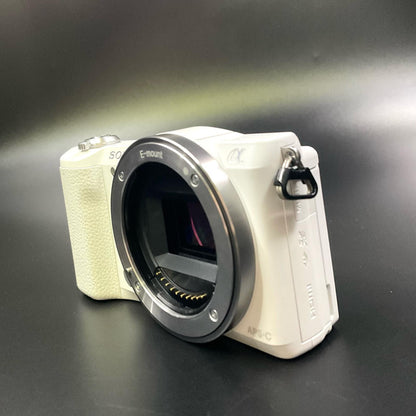 【全額返金保証】【最速発送】Sony デジタル一眼 α5100 ILCE-5100 ボディ ホワイト ホワイト 美品 動作確認済