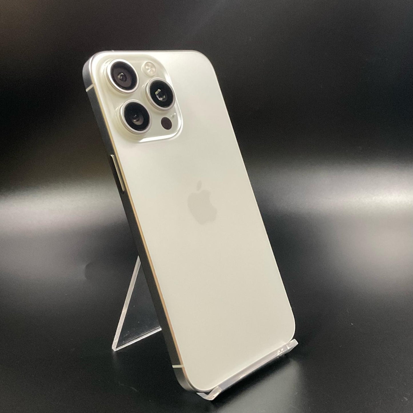 【全額返金保証】【最速発送】Apple iPhone iPhone 15 Pro Max 1TB ホワイトチタニウム docomo 動作確認済 86%