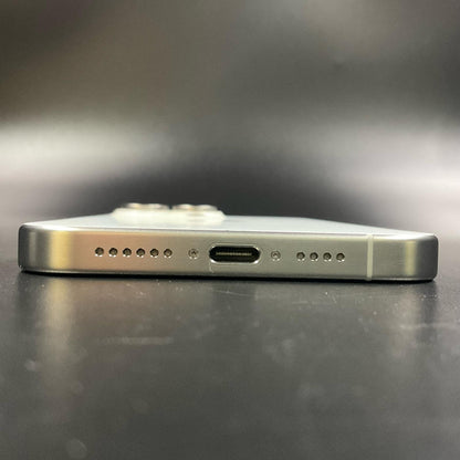 【全額返金保証】【最速発送】Apple iPhone iPhone 15 Pro Max 1TB ホワイトチタニウム docomo 動作確認済 86%