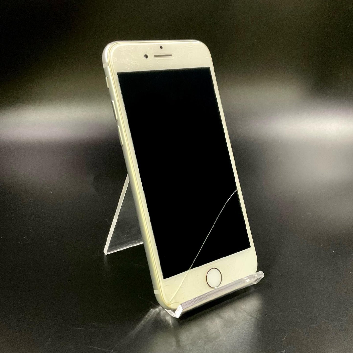 【最速発送】Apple iPhone iPhone 8 64GB シルバー docomo 白ロム【難有】 80%