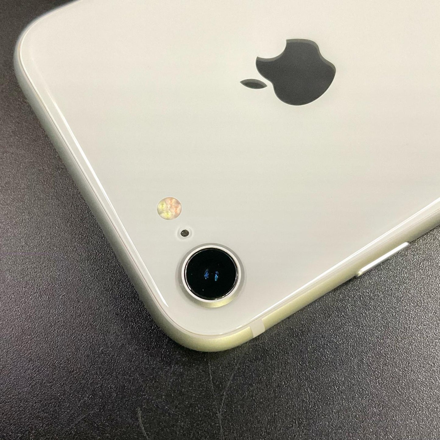 【最速発送】Apple iPhone iPhone 8 64GB シルバー docomo 白ロム【難有】 80%