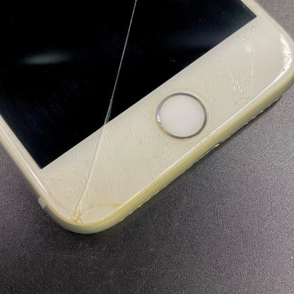 【最速発送】Apple iPhone iPhone 8 64GB シルバー docomo 白ロム【難有】 80%