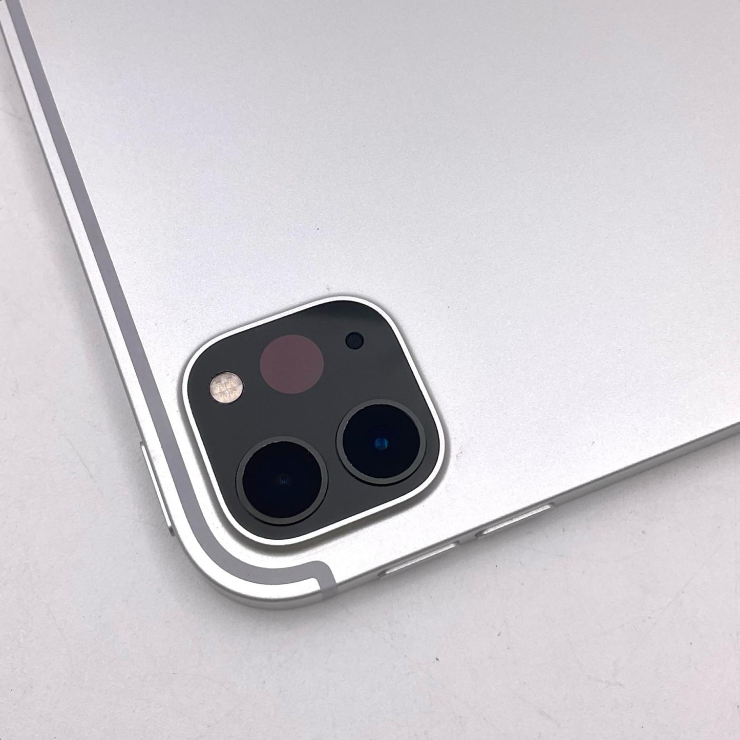 【最速発送】Apple iPad Pro 11インチ 第2世代 128GB シルバー WiFi+Cellular Softbank SIMフリー 白ロム【難有】