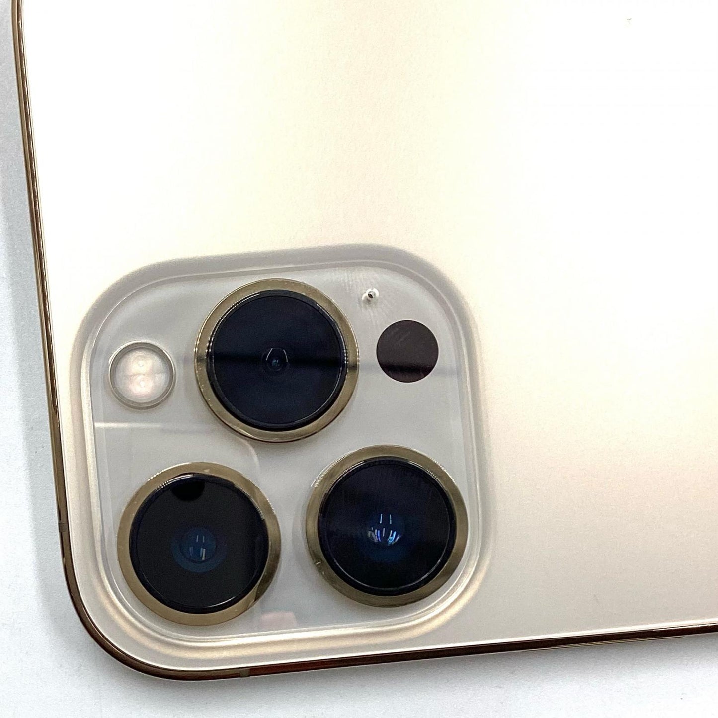 【全額返金保証】【最速発送】Apple iPhone iPhone 13 Pro Max 128GB ゴールド au SIMフリー 白ロム 動作確認済 86%