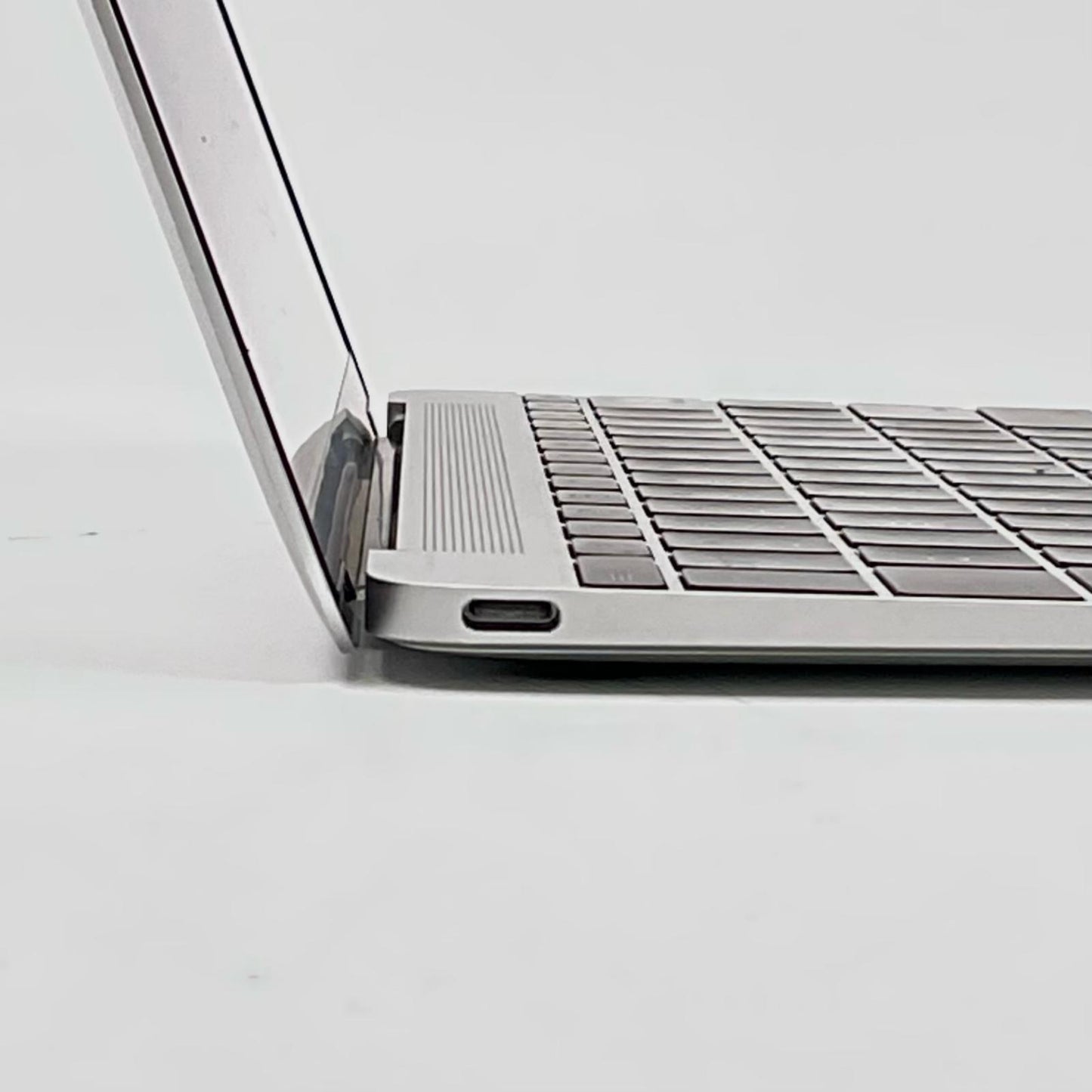 【全額返金保証】【最速発送】Apple MacBook 12インチ 2017 1.2 GHz デュアルコア Intel Core m3 8GB M.2 SSD 256GB シルバー 動作確認済