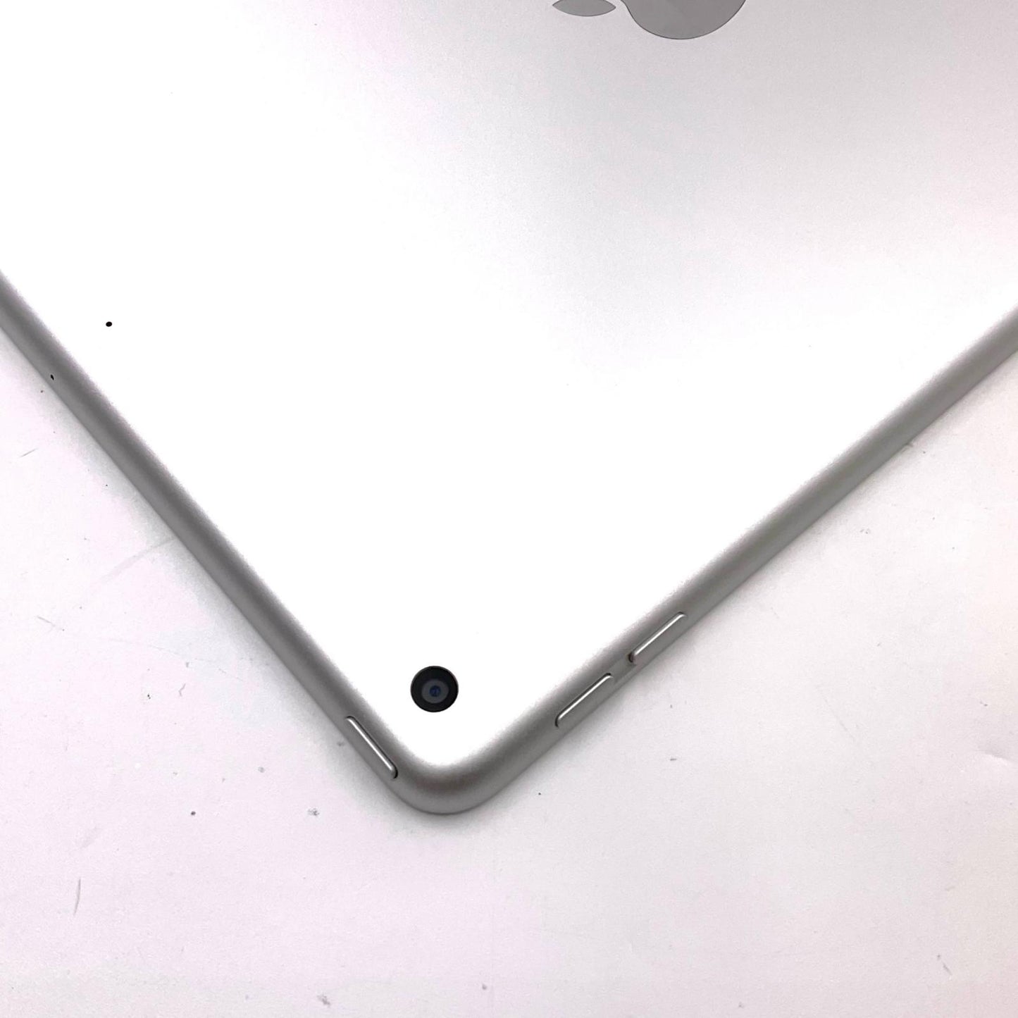 【全額返金保証】【最速発送】Apple iPad iPad 10.2インチ 第9世代 64GB シルバー Wi-Fi 動作確認済