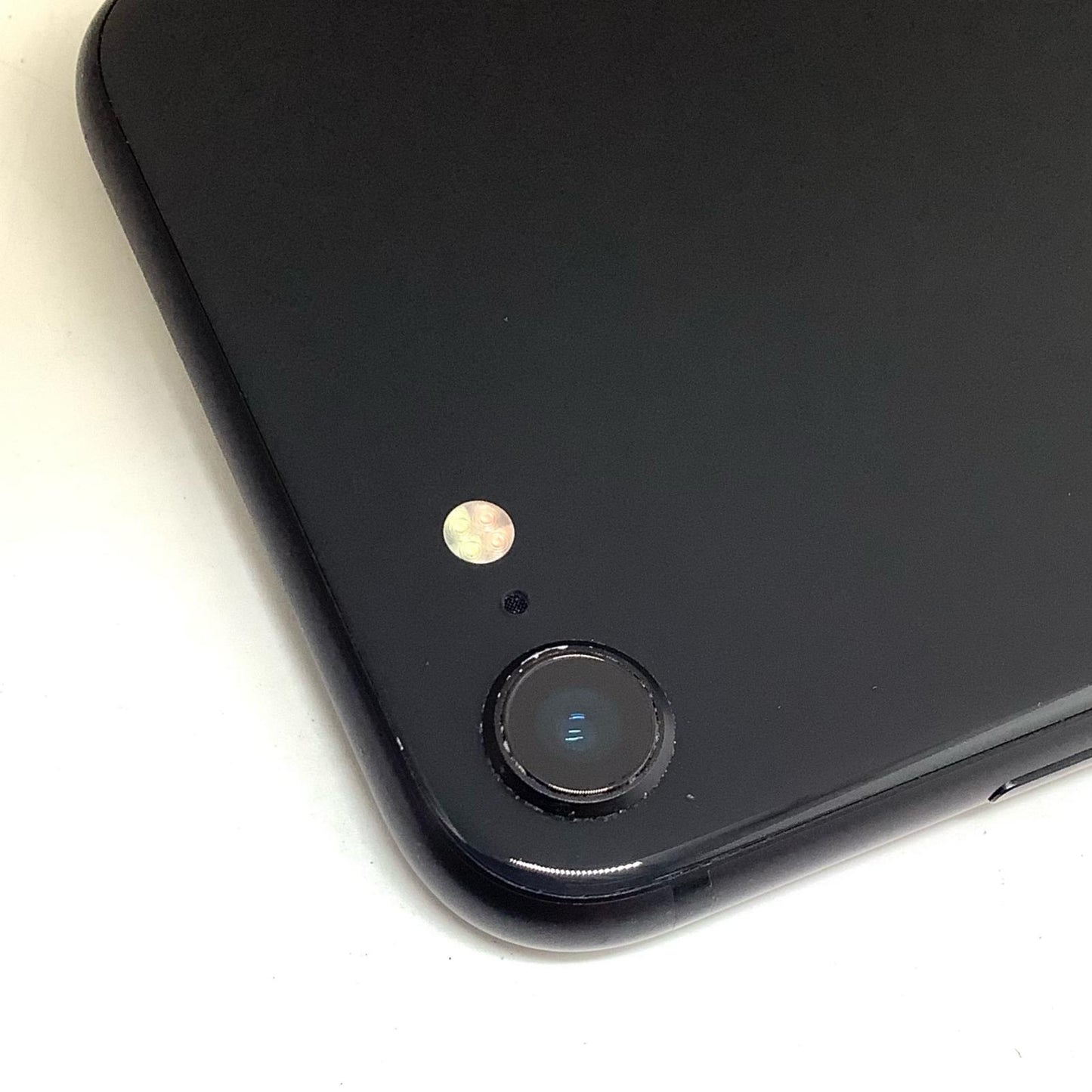 【全額返金保証】【最速発送】Apple iPhone iPhone SE（第2世代） 64GB ブラック docomo 白ロム 動作確認済 85%