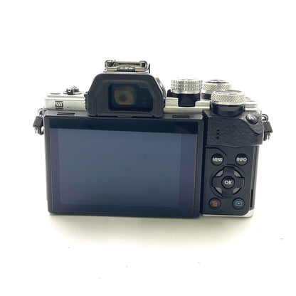 【全額返金保証】【最速発送】OLYMPUS デジタル一眼 OM-D E-M10 Mark II EZダブルズームキット [シルバー] 動作確認済