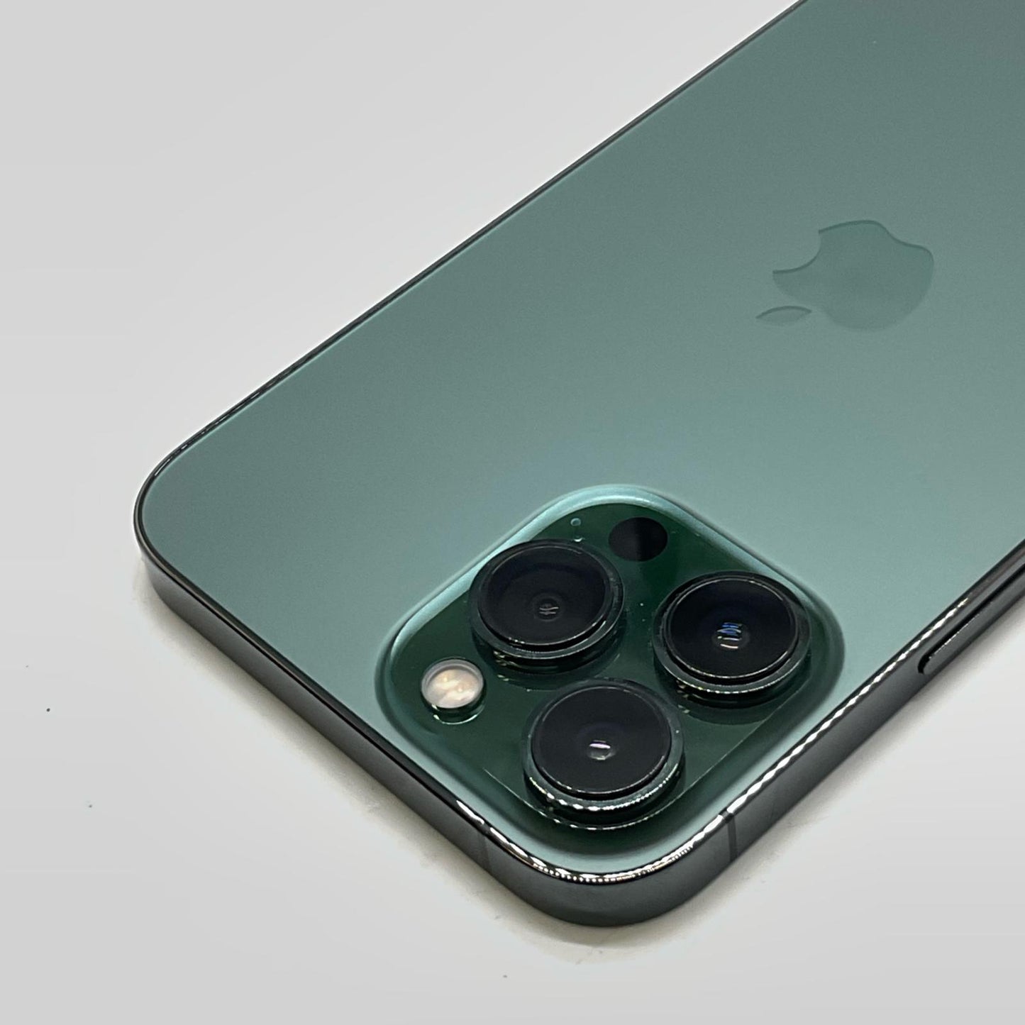 【全額返金保証】【最速発送】Apple iPhone iPhone 13 Pro Max 256GB アルパイングリーン au SIMフリー 動作確認済 80%