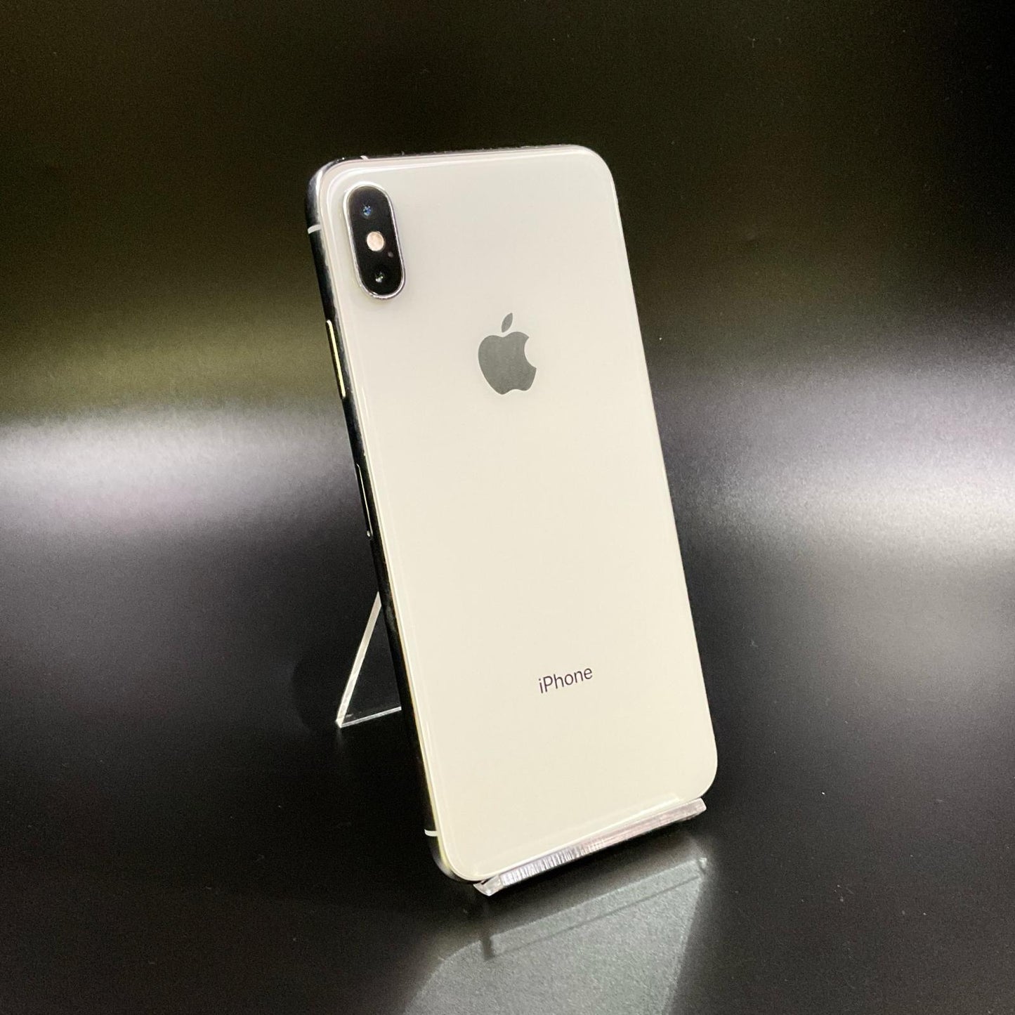 【全額返金保証】【最速発送】Apple iPhone iPhone XS Max 256GB シルバー au 白ロム 動作確認済 84%