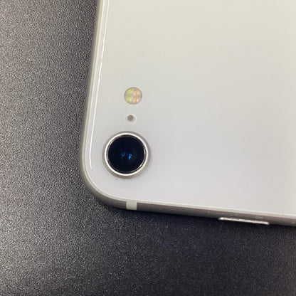 【全額返金保証】【最速発送】Apple iPhone iPhone SE（第2世代） 128GB ホワイト au 白ロム 動作確認済 77%