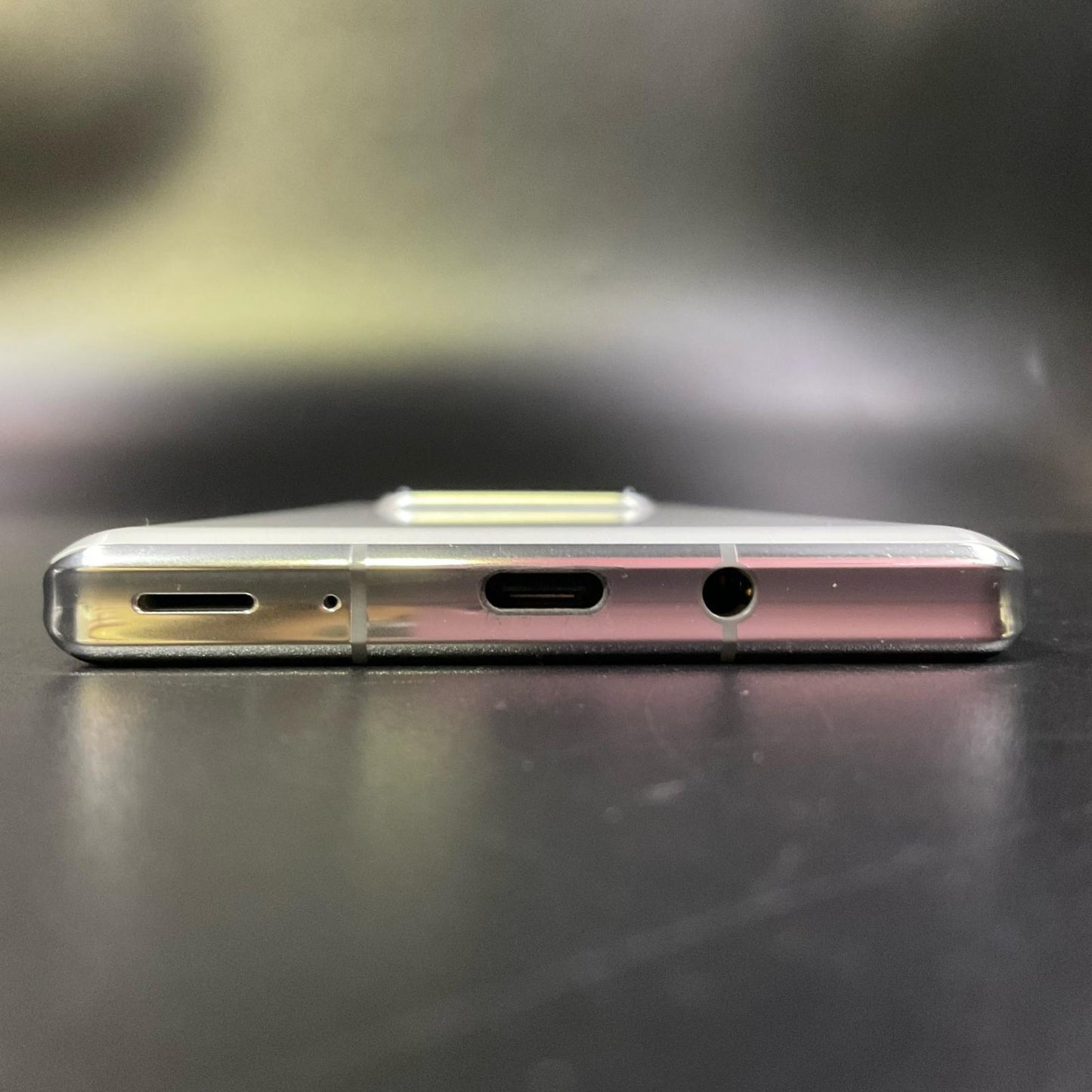 【全額返金保証】【最速発送】SHARP AQUOS R6 128GB ホワイト docomo SH-51B 白ロム 動作確認済