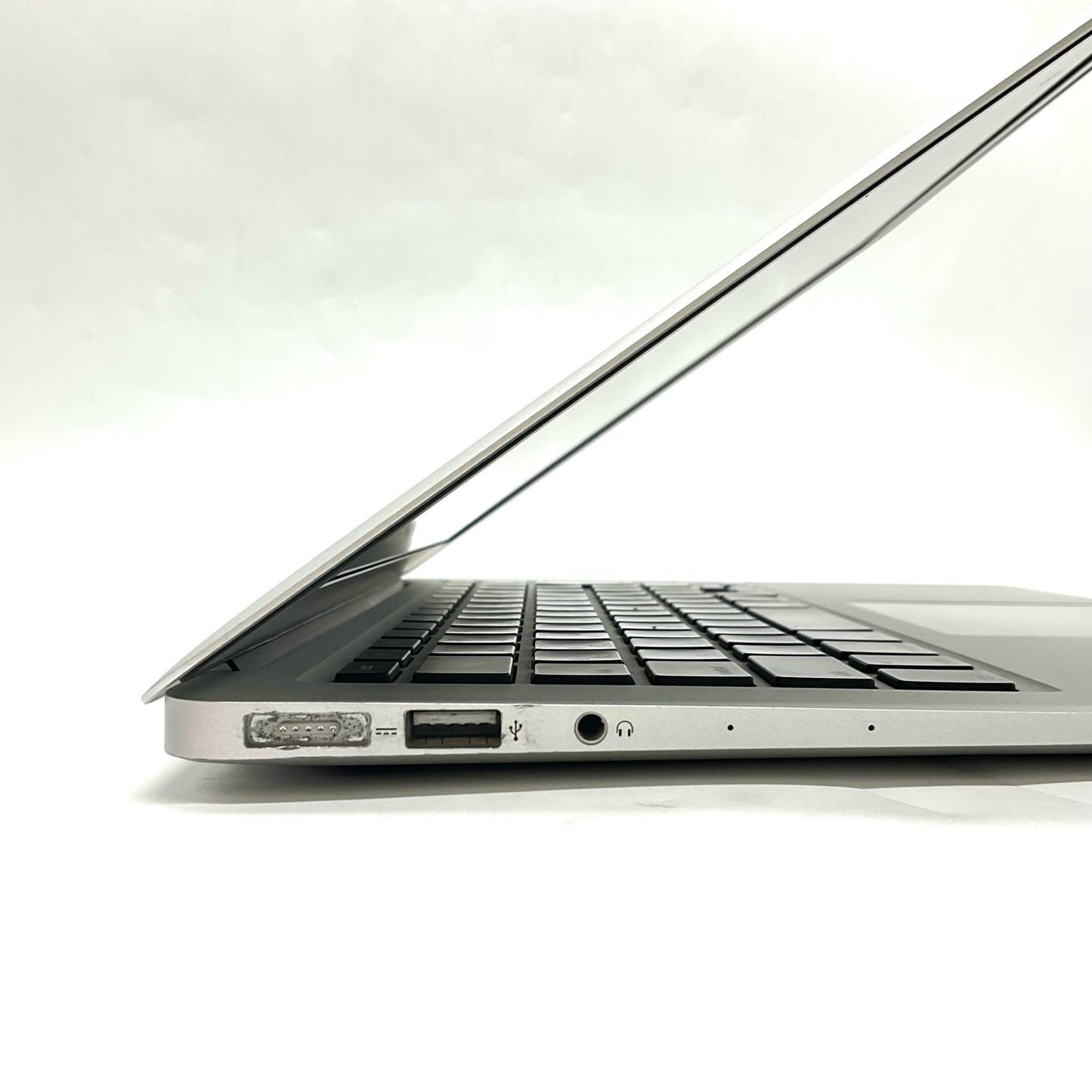 【最速発送】Apple MacBook Air 13.3インチ 2015 1.6 GHz Intel Core i5 4GB SSD 128GB シルバー 36.1%【難有】