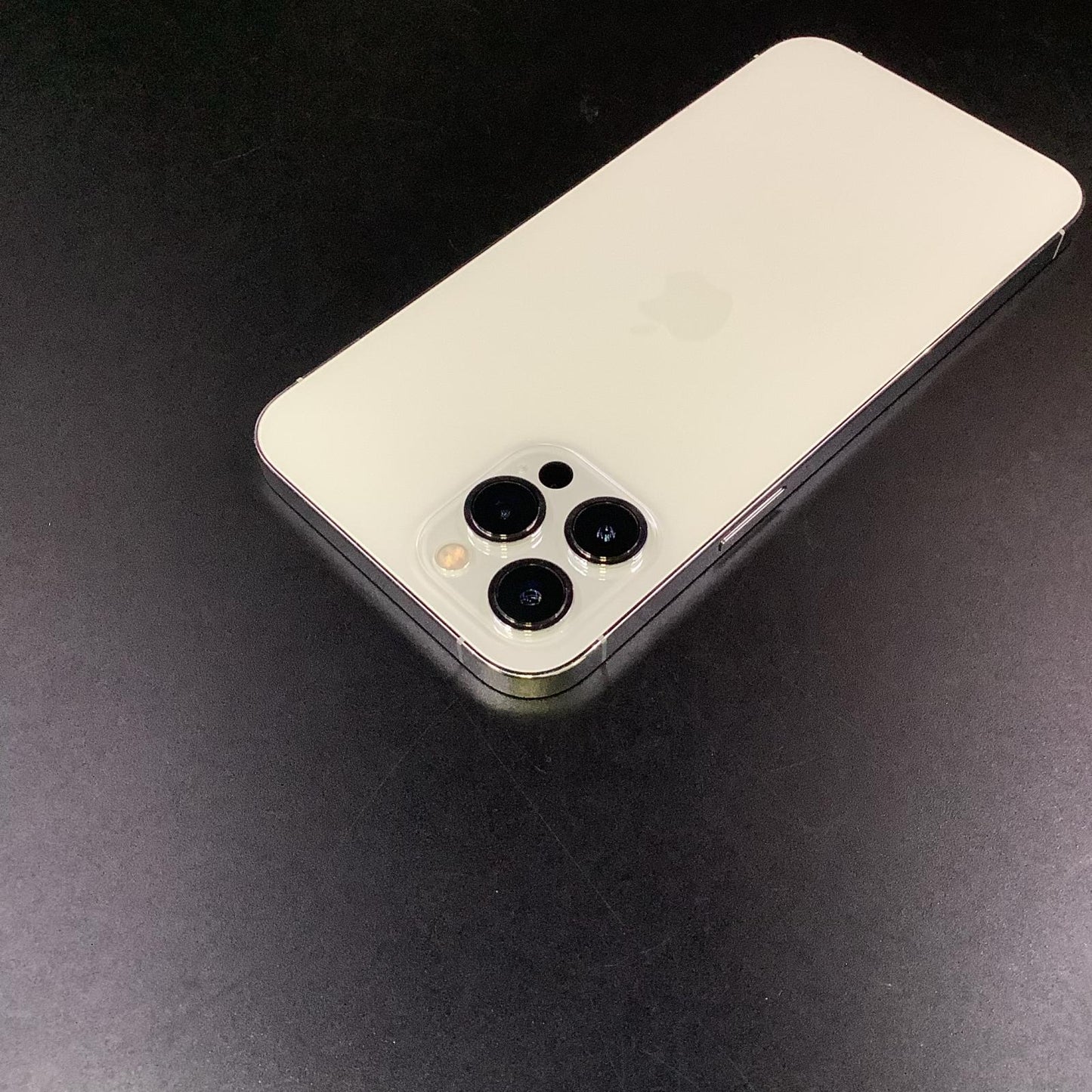 【全額返金保証】【最速発送】Apple iPhone iPhone 12 Pro Max 256GB シルバー au SIMフリー 白ロム 動作確認済 73%