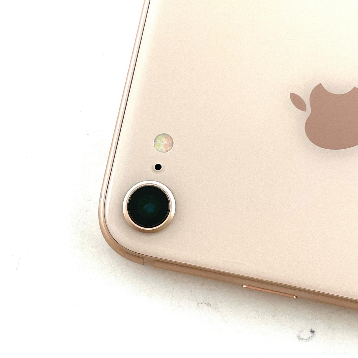 【全額返金保証】【最速発送】Apple iPhone iPhone 8 256GB ゴールド au 白ロム 動作確認済 78%