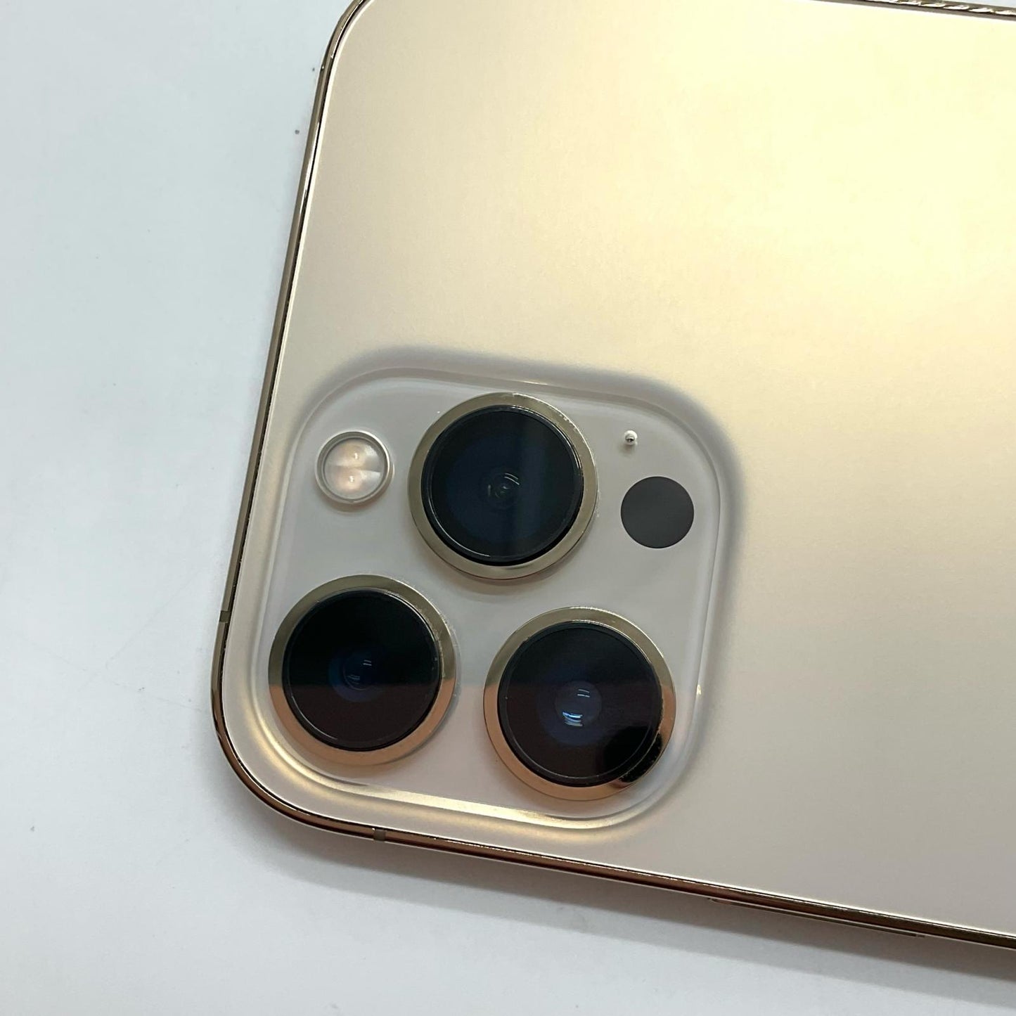 【全額返金保証】【最速発送】Apple iPhone iPhone 13 Pro Max 512GB ゴールド au SIMフリー 白ロム 動作確認済 77%