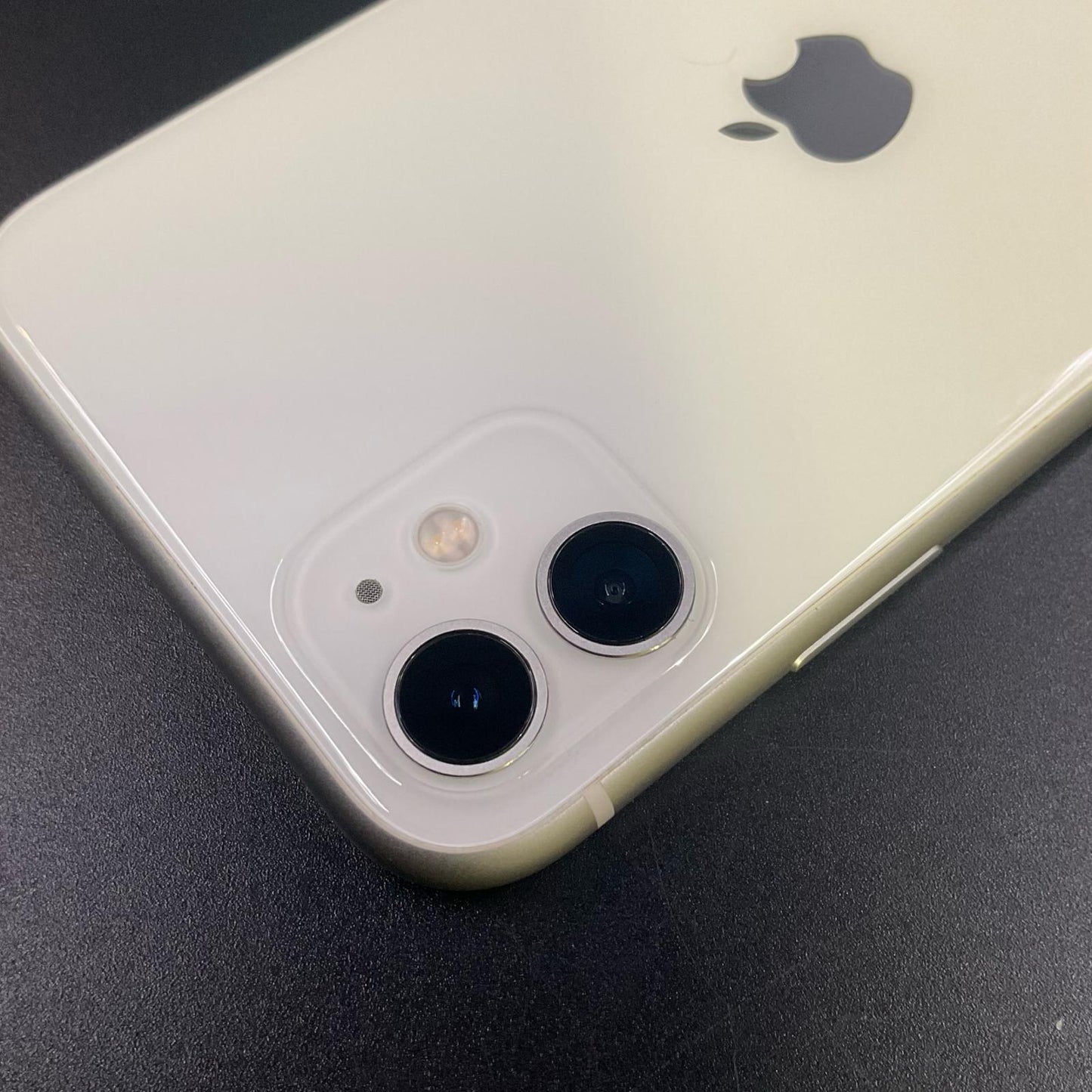 【全額返金保証】【最速発送】Apple iPhone iPhone 11 64GB ホワイト au SIMフリー 白ロム 動作確認済 84.5%